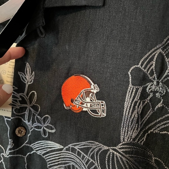 Tommy Bahama Islandzone NFL Cleveland Browns Silk Blend Hawaiian Shirt NWT - Picture 7 of 13